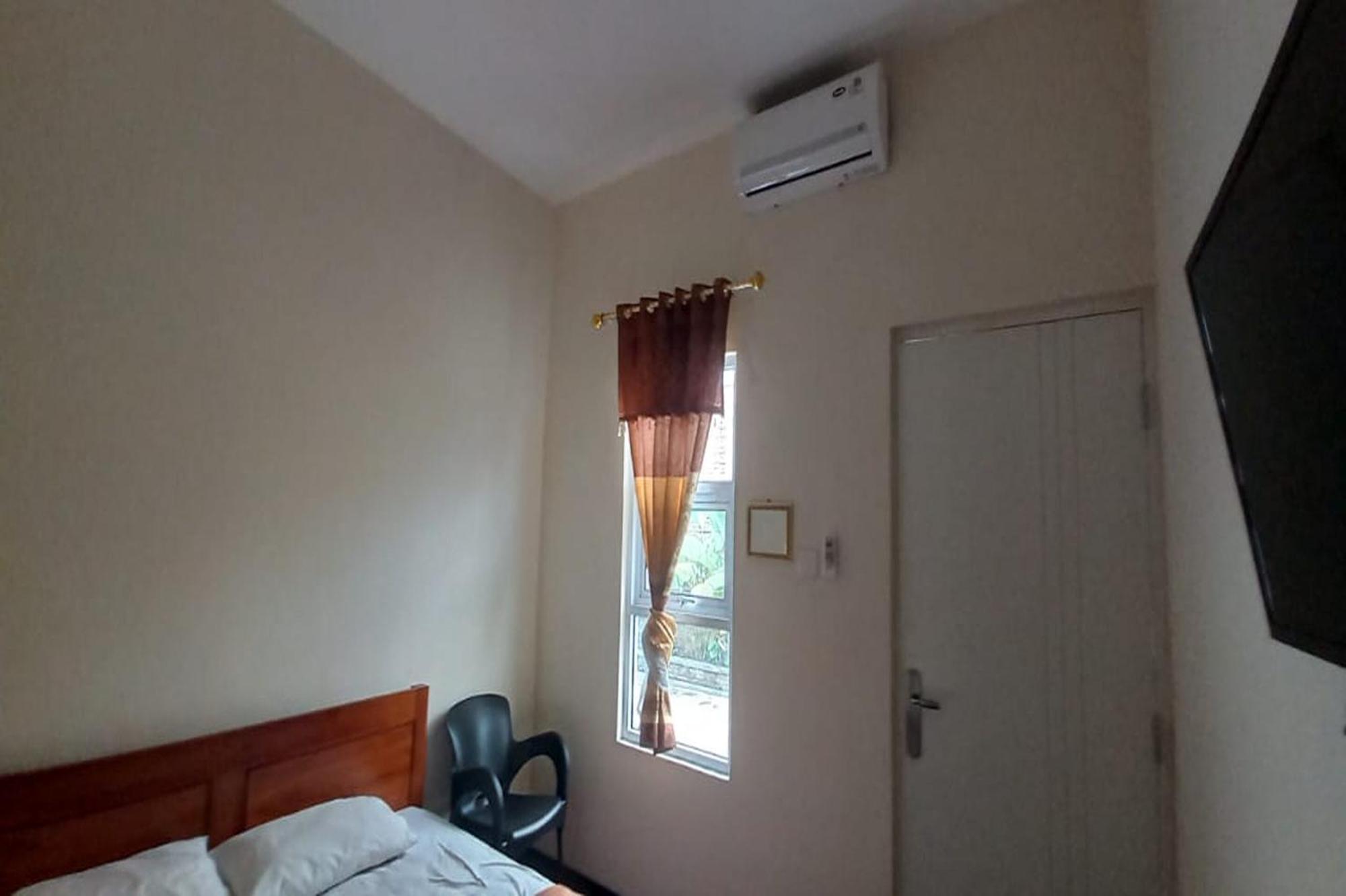 Oyo 93767 45 Guest House Sragen Exterior photo