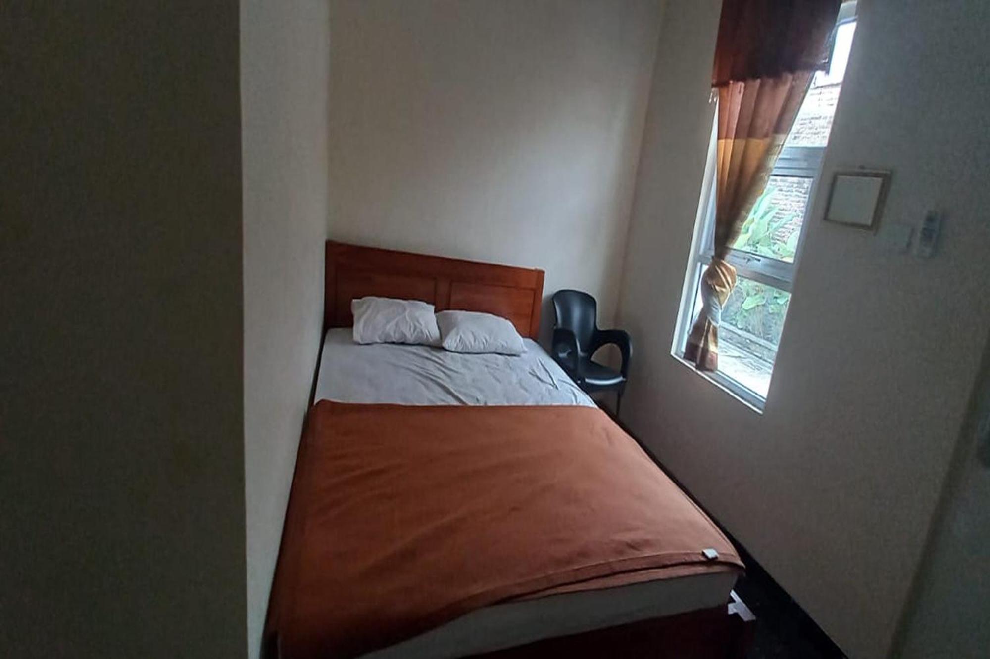Oyo 93767 45 Guest House Sragen Exterior photo